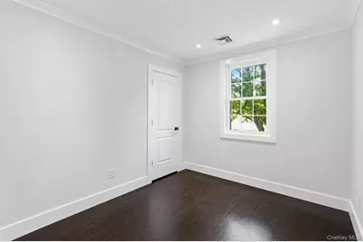 566 Locust Avenue, Oakdale, NY 11769 - Photo 6