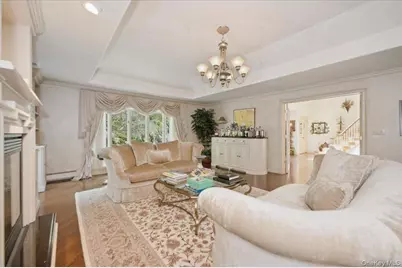 33 Meadow Farm Road, East Islip, NY 11730 - Photo 4