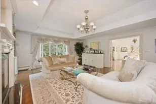 33 Meadowfarm Rd, East Islip, NY 11730 - Photo 4