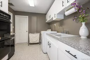 33 Meadowfarm Rd, East Islip, NY 11730 - Photo 18