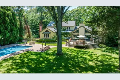 33 Meadow Farm Road, East Islip, NY 11730 - Photo 36