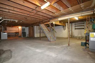 39 Sheryl Crescent, Smithtown, NY 11787 - Photo 24