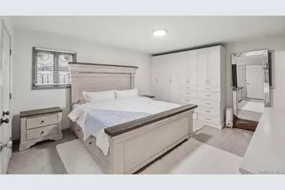 2696 Clubhouse Road, Merrick, NY 11566 - Photo 20