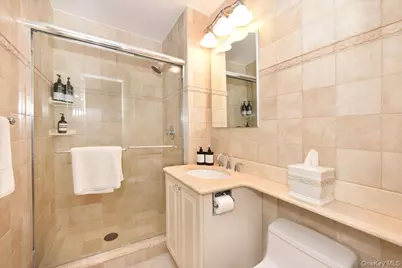 320 E Shore Road #11C, Great Neck, NY 11023 - Photo 28