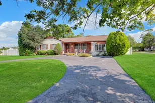 175 Franklin St, Patchogue, NY 11772 - Photo 2