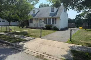 14 Concord Ave, Bethpage, NY 11714 - Photo 2