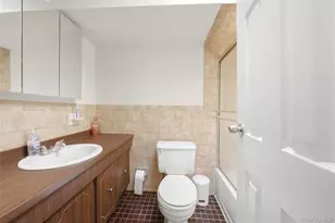 88 E Valley Stream Blvd, Valley Stream, NY 11580 - Photo 16
