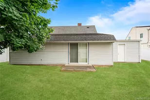 30 Bent Ln, Levittown, NY 11756 - Photo 14