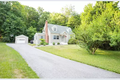 8 Stanley Street, Poughkeepsie, NY 12603 - Photo 2