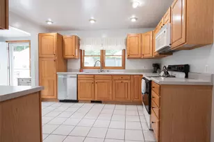 8 Stanley St, Poughkeepsie, NY 12603 - Photo 8