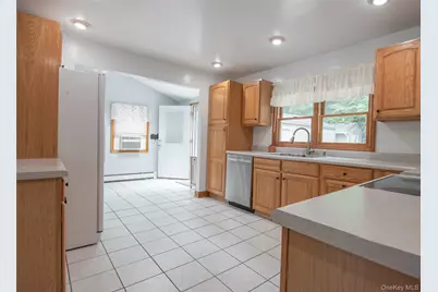 8 Stanley Street, Poughkeepsie, NY 12603 - Photo 4