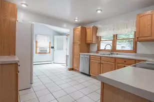 8 Stanley St, Poughkeepsie, NY 12603 - Photo 4