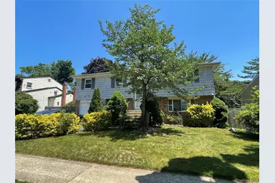 110 Greenway Drive S, Syosset, NY 11791 - Photo 1