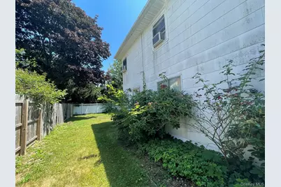 110 Greenway Drive S, Syosset, NY 11791 - Photo 4
