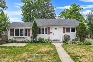 1440 Lombardy Blvd, Bay Shore, NY 11706 - Photo 2