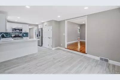 1440 Lombardy Boulevard, Bay Shore, NY 11706 - Photo 6