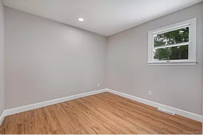 1440 Lombardy Boulevard, Bay Shore, NY 11706 - Photo 14