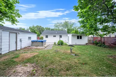 1440 Lombardy Boulevard, Bay Shore, NY 11706 - Photo 22