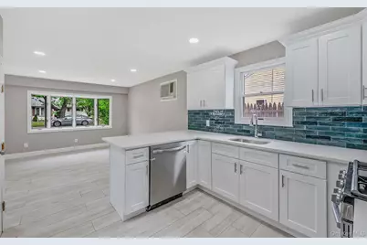 1440 Lombardy Boulevard, Bay Shore, NY 11706 - Photo 8