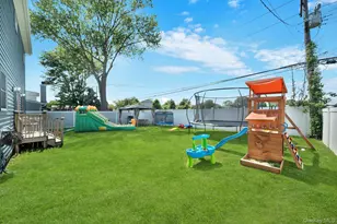 2245 Plum Tree Road N, Westbury, NY 11590 - Photo 42