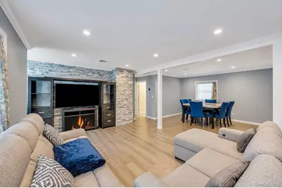 186 W 4th Street, Deer Park, NY 11729 - Photo 2