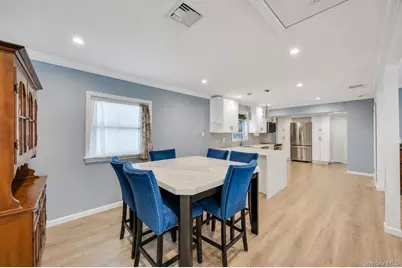 186 W 4th Street, Deer Park, NY 11729 - Photo 4
