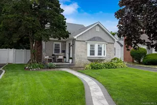 10 Woodland Ave, Rockville Centre, NY 11570 - Photo 2