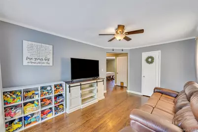11 Irving Place, Islip Terrace, NY 11752 - Photo 10