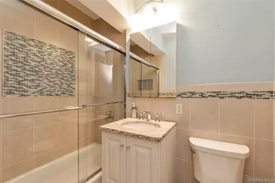 40 Daley Place #40-227, Lynbrook, NY 11563 - Photo 12