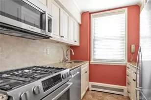 40 Daley Pl, Lynbrook, NY 11563 - Photo 8