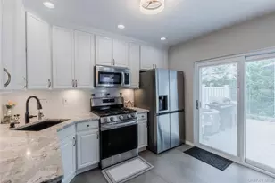 84 Kate Cir, Middle Island, NY 11953 - Photo 6