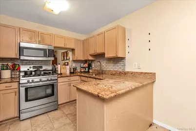 1027 Jerusalem Avenue #121, Uniondale, NY 11553 - Photo 6