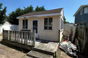 95 E Riviera Dr, Lindenhurst, NY 11757 - Photo 14
