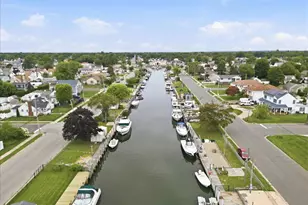 95 E Riviera Dr, Lindenhurst, NY 11757 - Photo 26