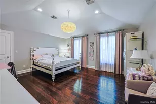 640 Bryant Ave, Roslyn, NY 11576 - Photo 32