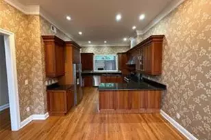 18 Wilkshire Cir, Manhasset, NY 11030 - Photo 4