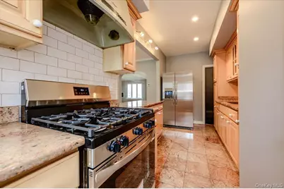 76-18 Utopia Parkway, Fresh Meadows, NY 11366 - Photo 8