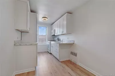 1430 Seagirt Boulevard #6H, Far Rockaway, NY 11691 - Photo 6
