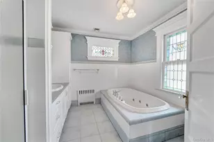 [Address not provided], Valley Stream, NY 11581 - Photo 14