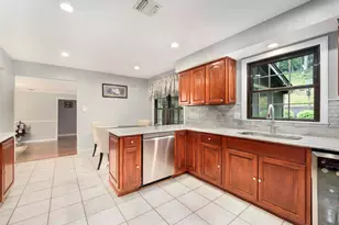 10 Burham Dr, Smithtown, NY 11787 - Photo 16