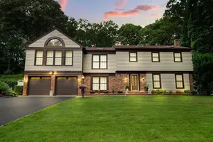 10 Burham Dr, Smithtown, NY 11787 - Photo 2