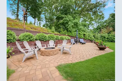 10 Burham Drive, Smithtown, NY 11787 - Photo 8