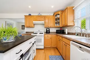 74 Cypress Ave, New York, NY 10301 - Photo 20