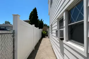 3280 Radio Dr, Bronx, NY 10465 - Photo 4