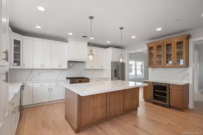 17 Island Parkway N, Island Park, NY 11558 - Photo 4