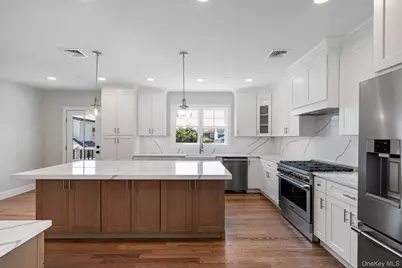 21 Island Parkway N, Island Park, NY 11558 - Photo 4