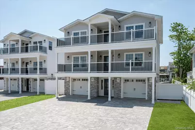 21 Island Parkway N, Island Park, NY 11558 - Photo 2