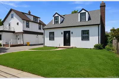 48 Flower Street, Hicksville, NY 11801 - Photo 2