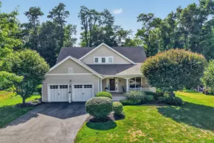 18 Sassafras Cir, Hopewell Junction, NY 12533 - Photo 2