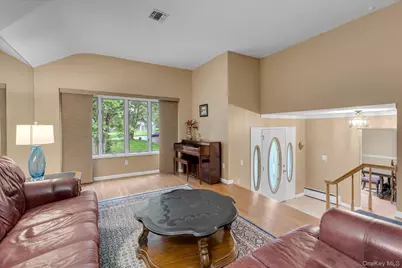 29 Wintergreen Drive, Melville, NY 11747 - Photo 4